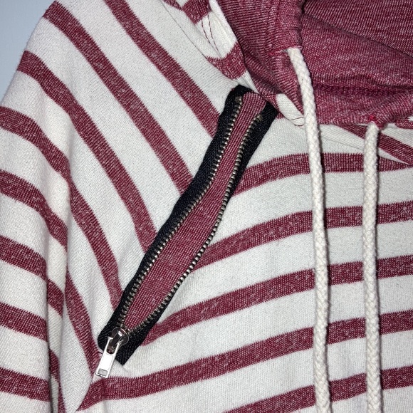 Stripped Burgundy and Cream Hoodie tie string to the side and zipper. Women - Picture 6 of 11